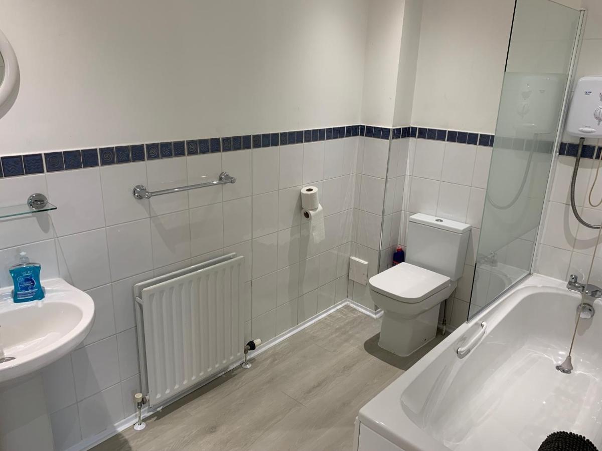 Flat Two, 212 Eaglesham Road, East Kilbride, Глазгоу Екстериор снимка