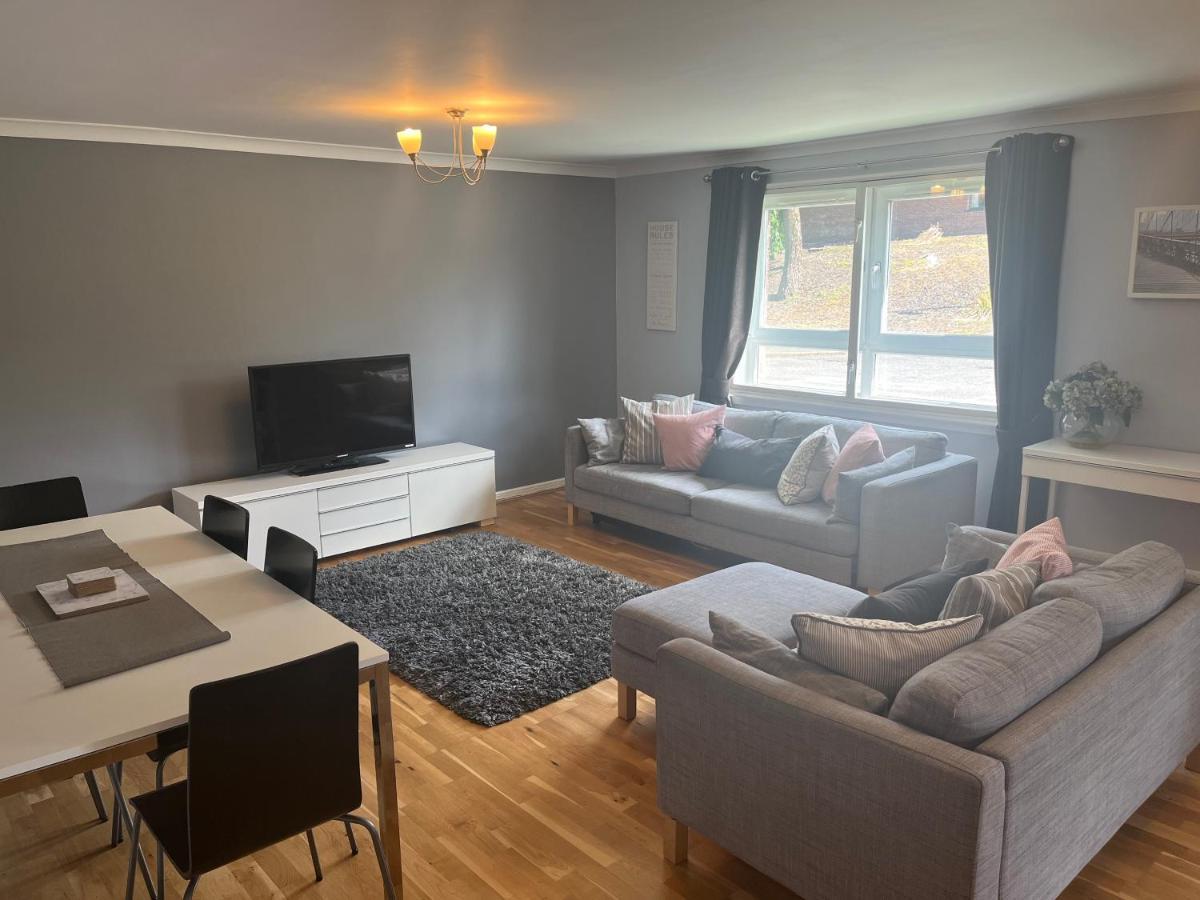 Flat Two, 212 Eaglesham Road, East Kilbride, Глазгоу Екстериор снимка