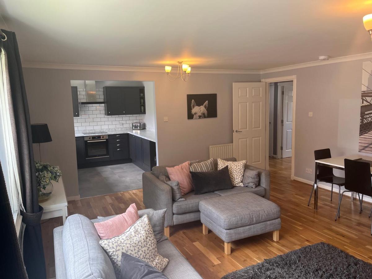 Flat Two, 212 Eaglesham Road, East Kilbride, Глазгоу Екстериор снимка