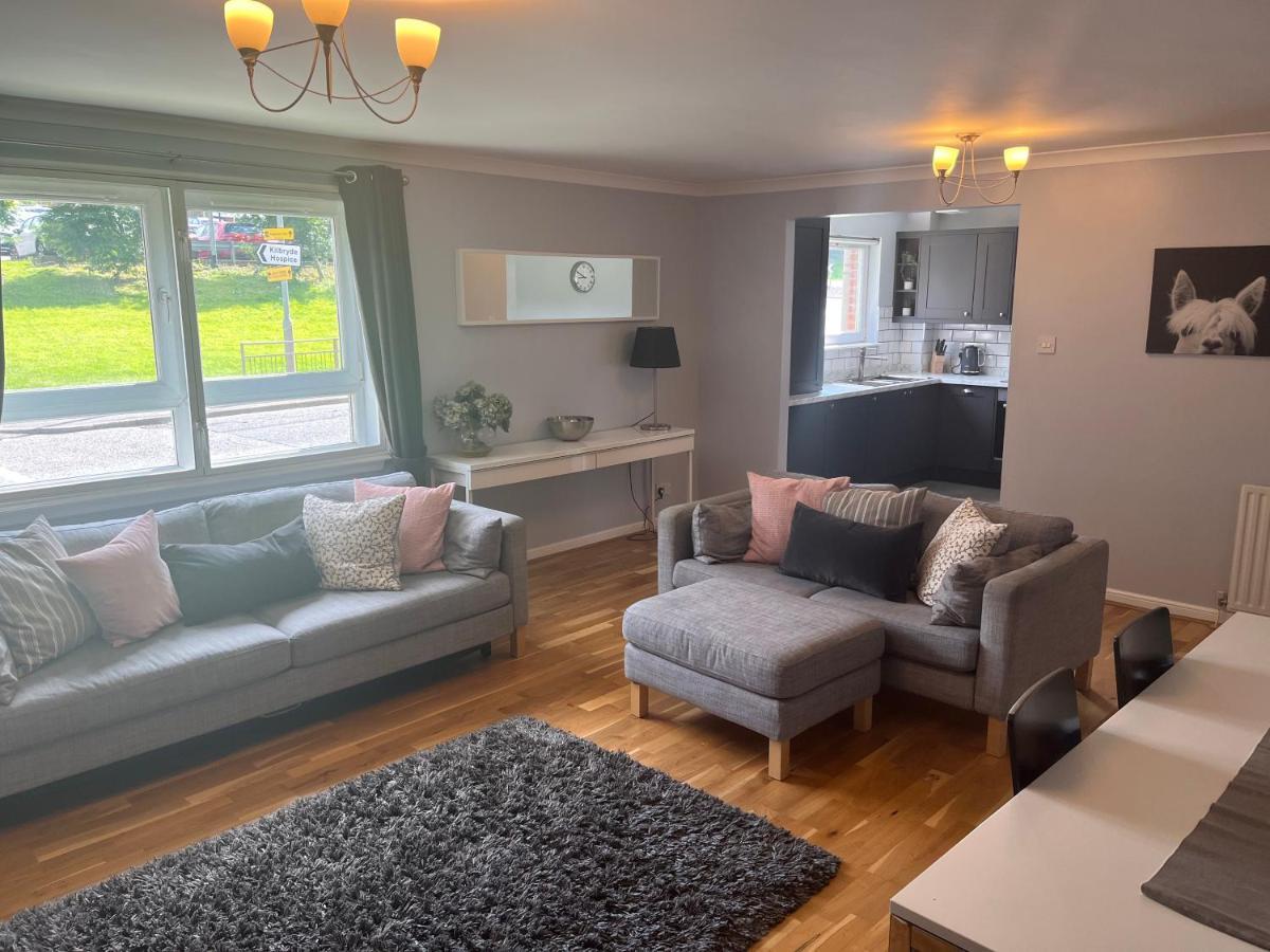 Flat Two, 212 Eaglesham Road, East Kilbride, Глазгоу Екстериор снимка